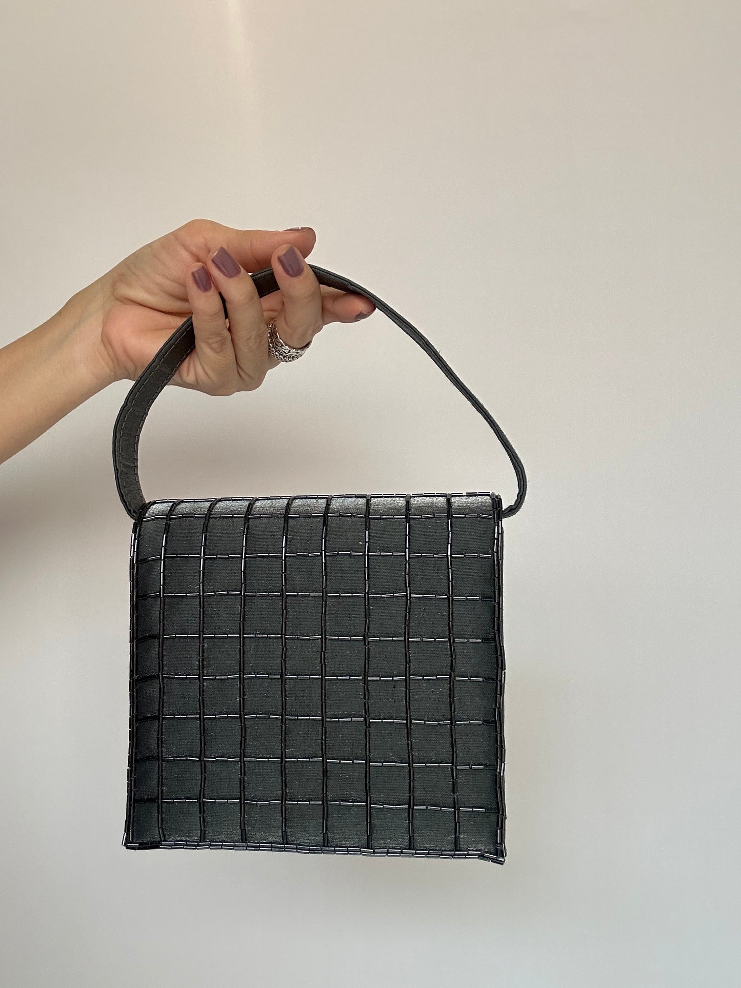 Outra · Bolsa quadrada bordada