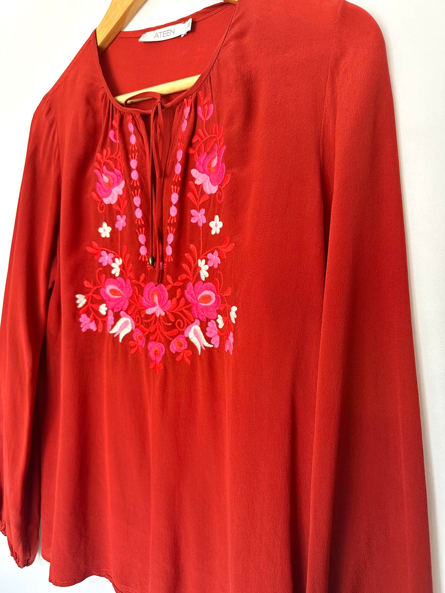 Ateen · Blusa tipo bata bordada