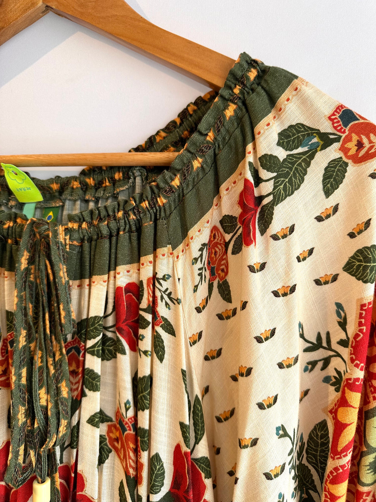 Farm · Vestido longo com mangas compridas – fundo bege com estampa floral – Tam. PP