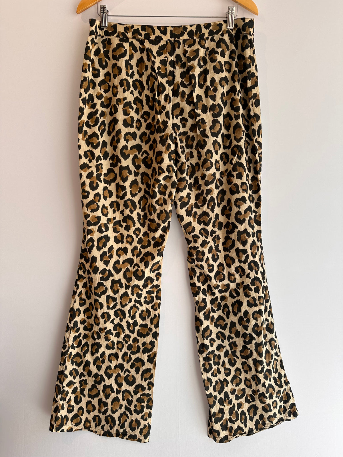 Zara · Calça reta animal print – fundo bege estampa onça – Tam. G