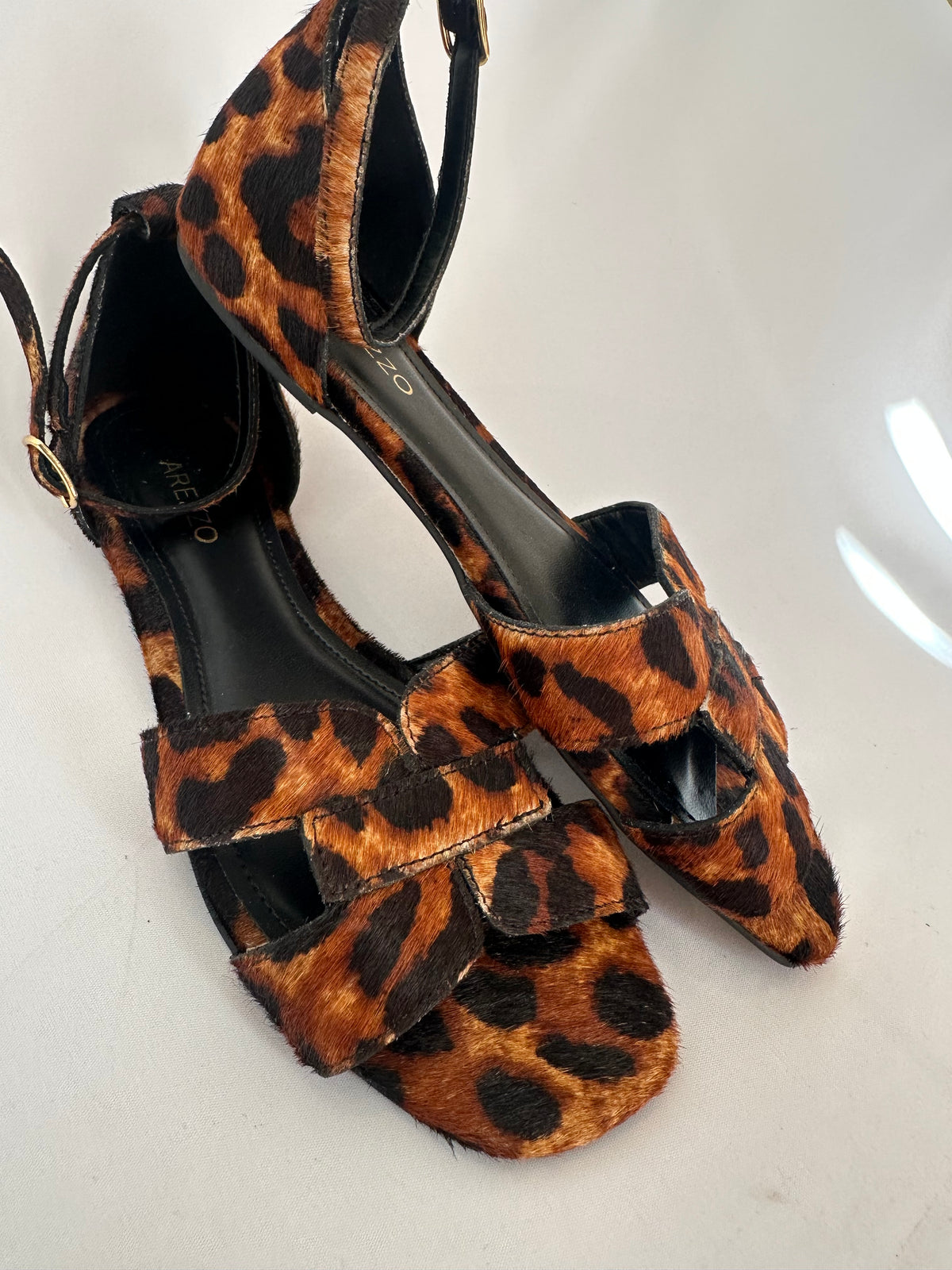 Arezzo · Sandália animal print 35