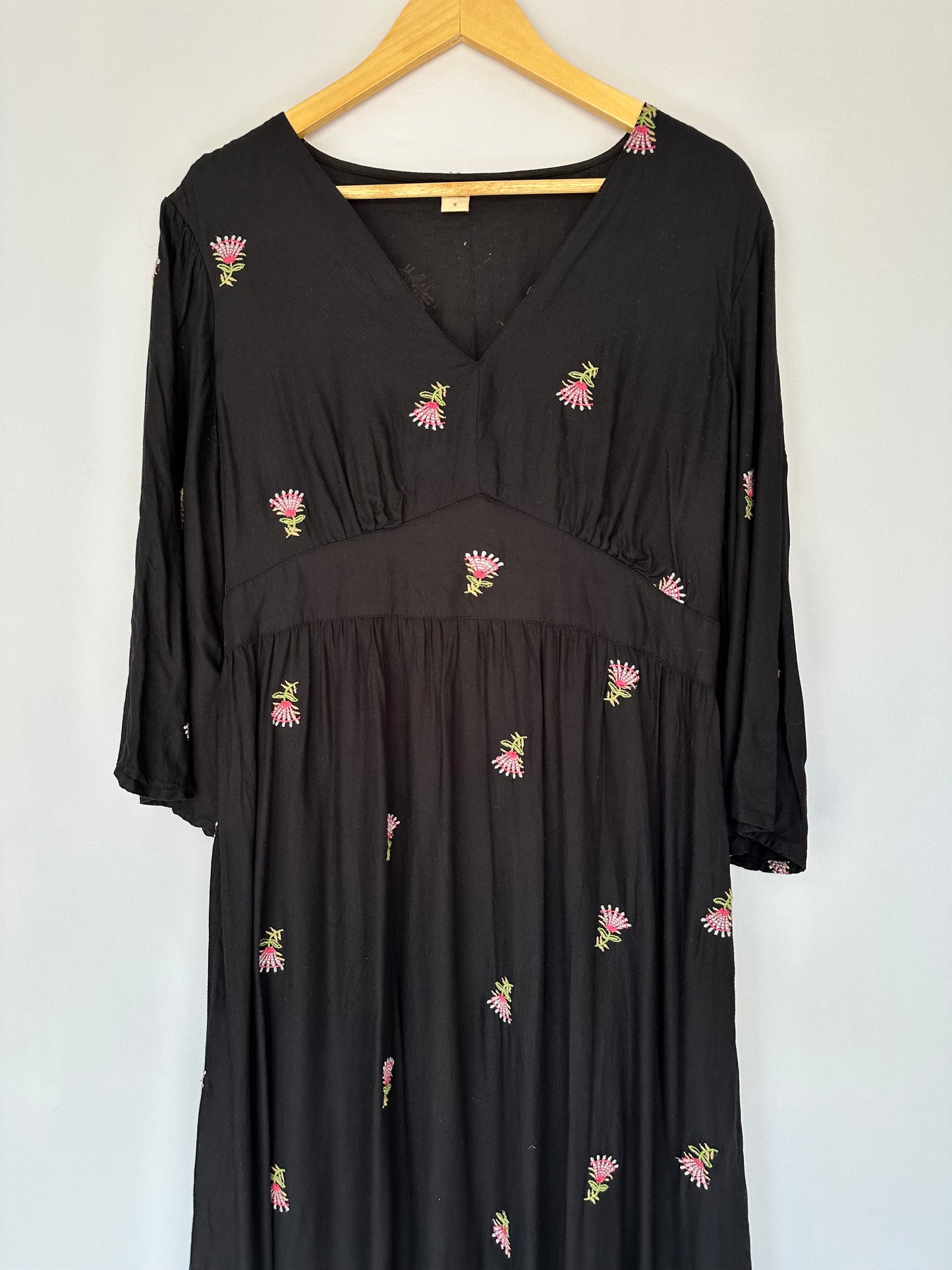 Outra · Vestido longo bordado Marfino