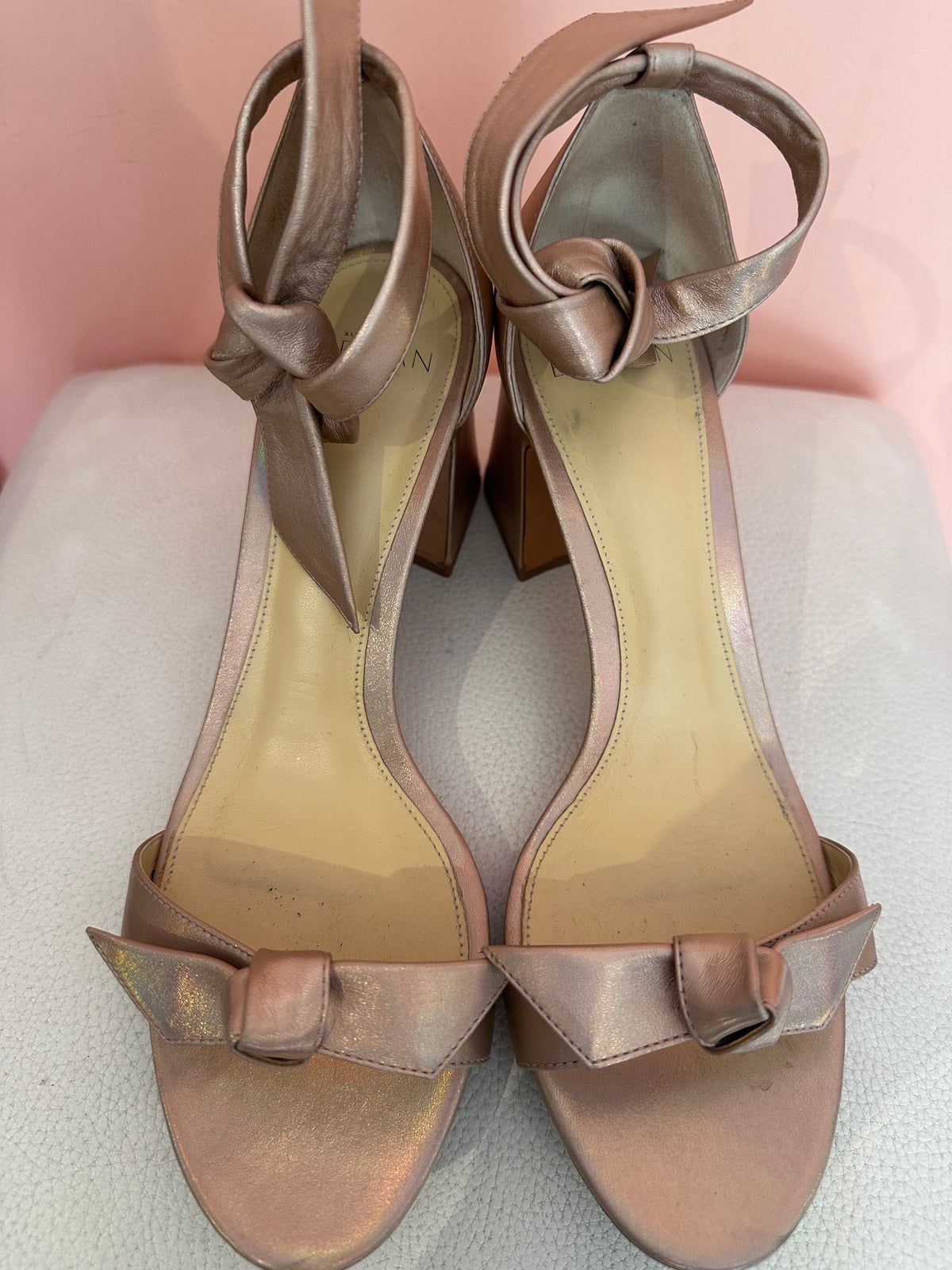 Alexandre Birman · Sandália salto médio furta-cor 36 – rosa furta-cor