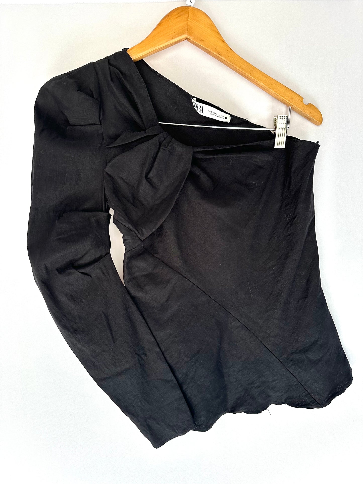 Zara · Blusa um ombro