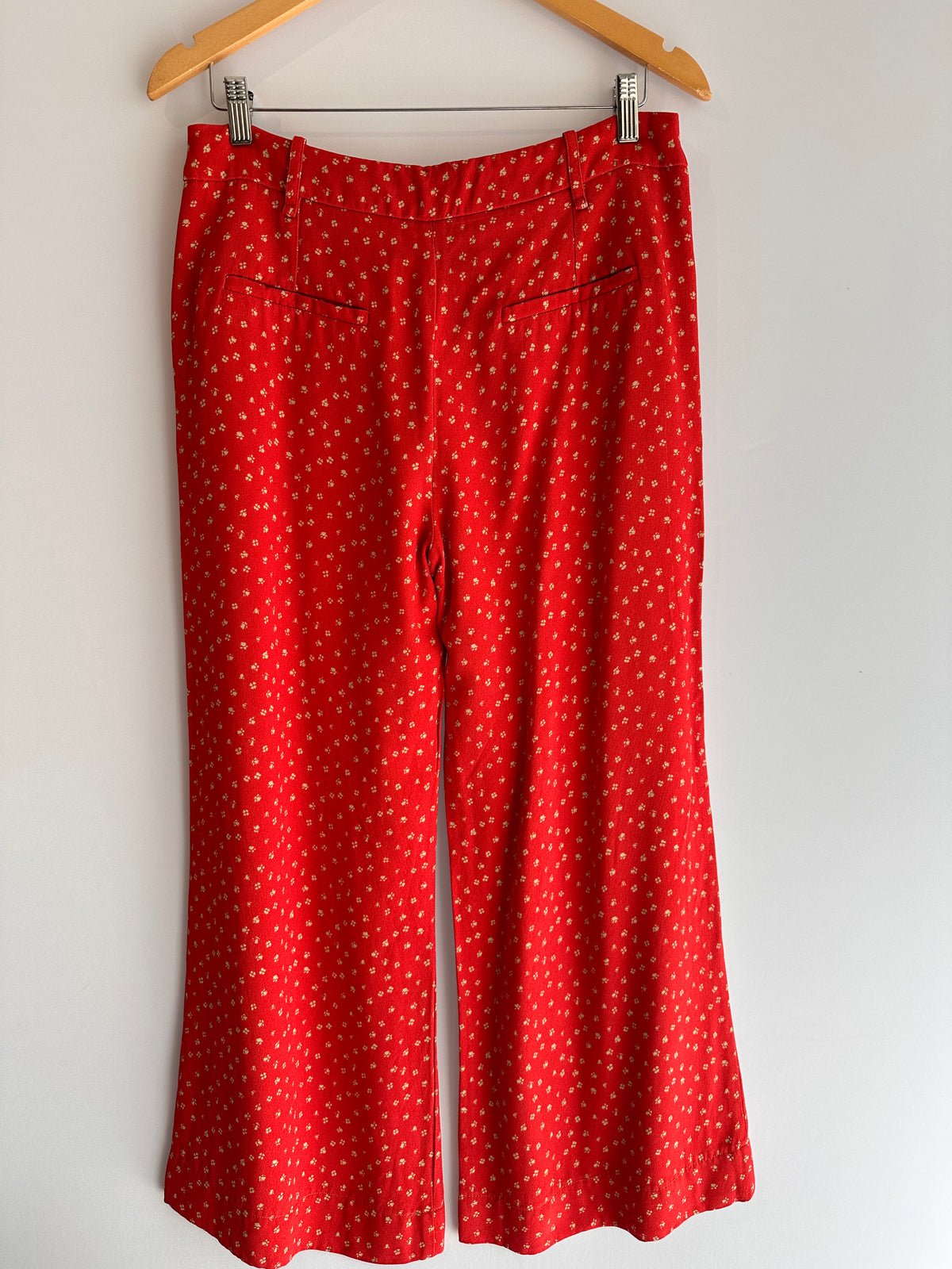 Nv · Calça reta – vermelha com florzinha – Tam. G