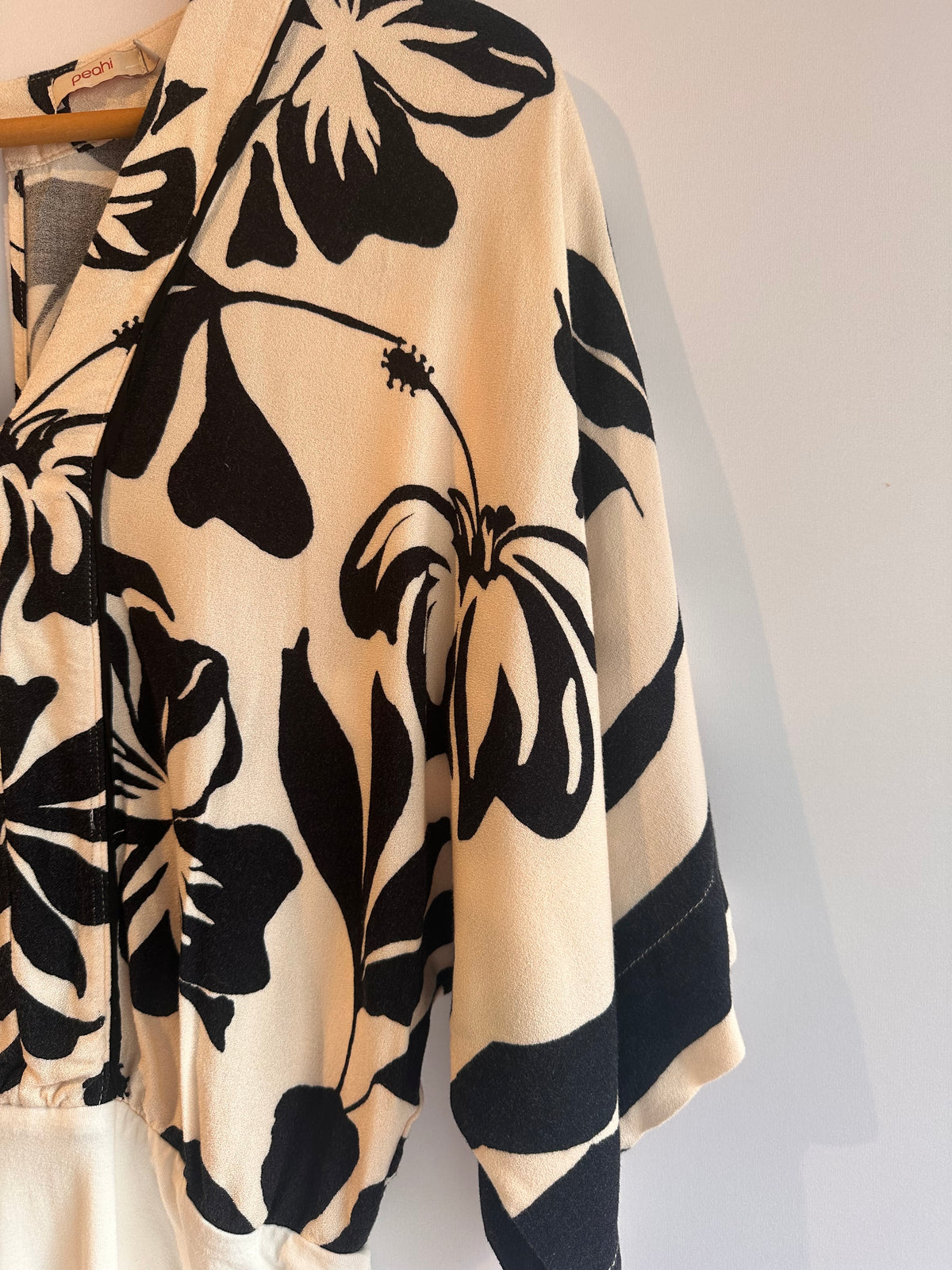 Peahi · Body – preto e branco – Tam. P