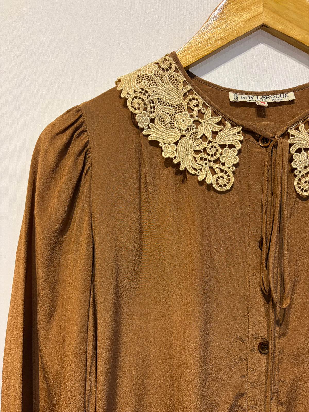 Outra · Blusa tipo bata Guy Laroche