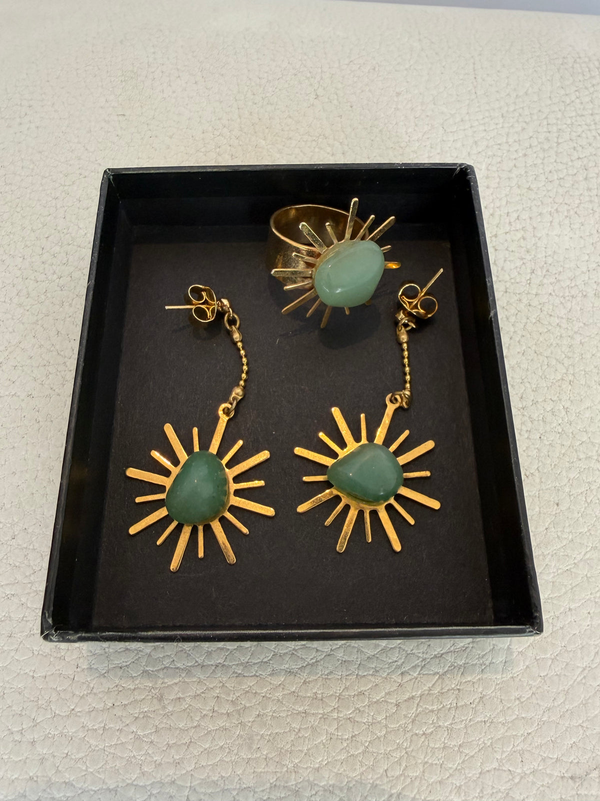 Outra · Conjunto Brir, brincos e anel pedra verde