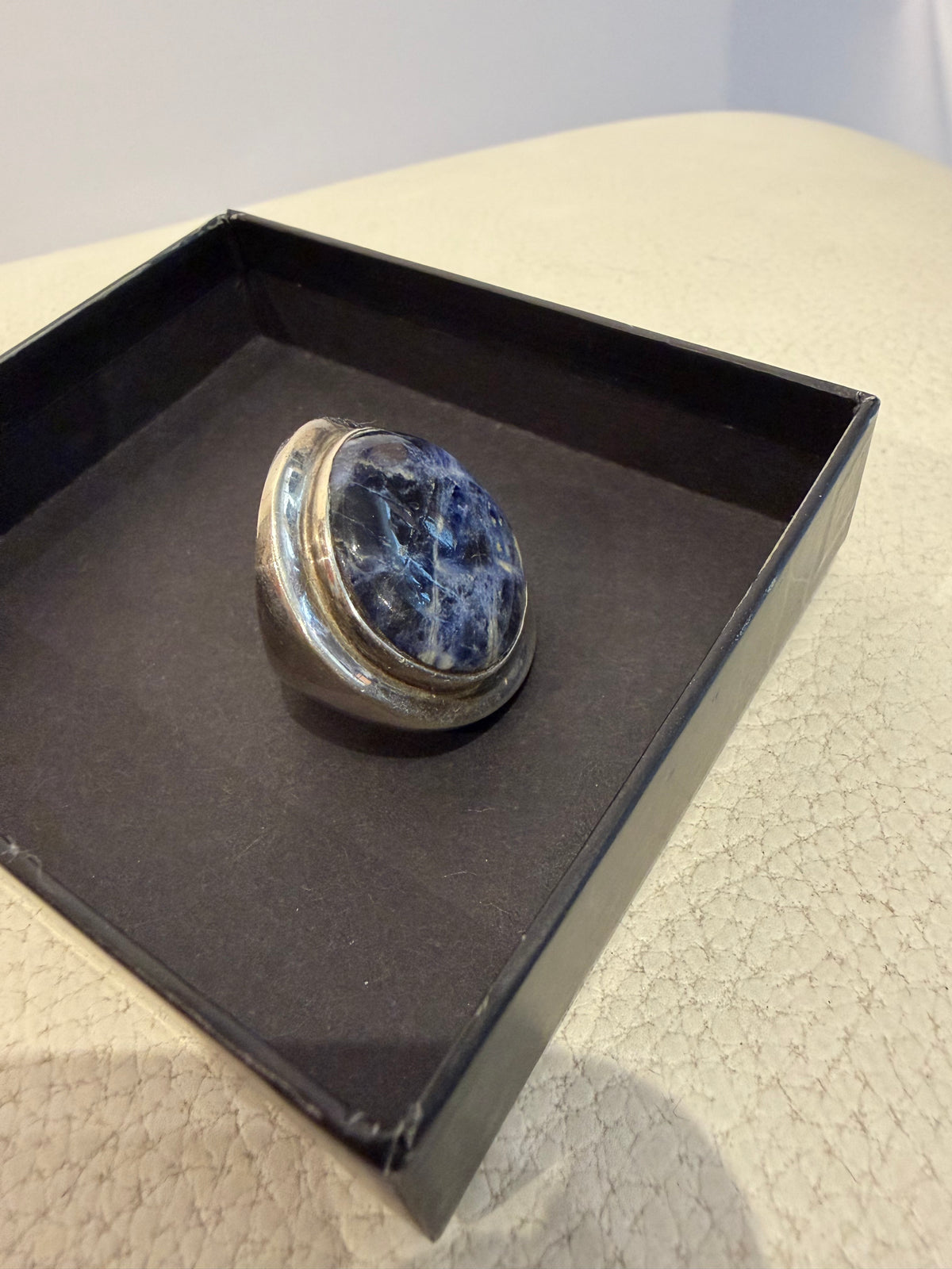 Outra · Anel com pedra em prata
