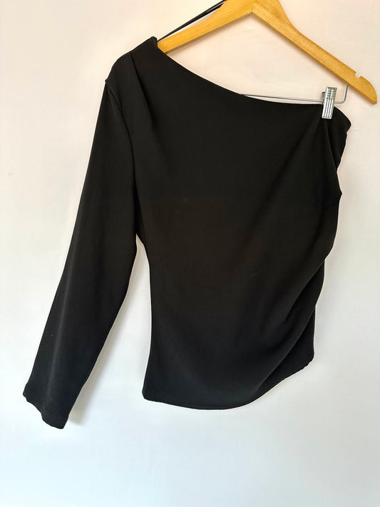 Leeloo · Blusa um ombro