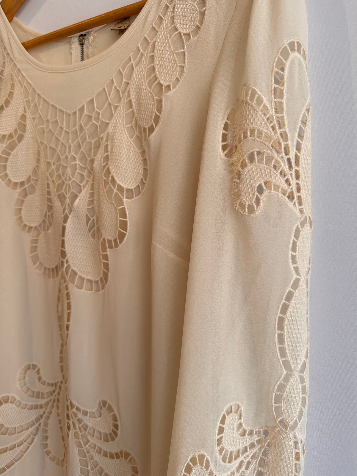 Farm · Vestido curto bordado Richelieu – off-white – Tam. M