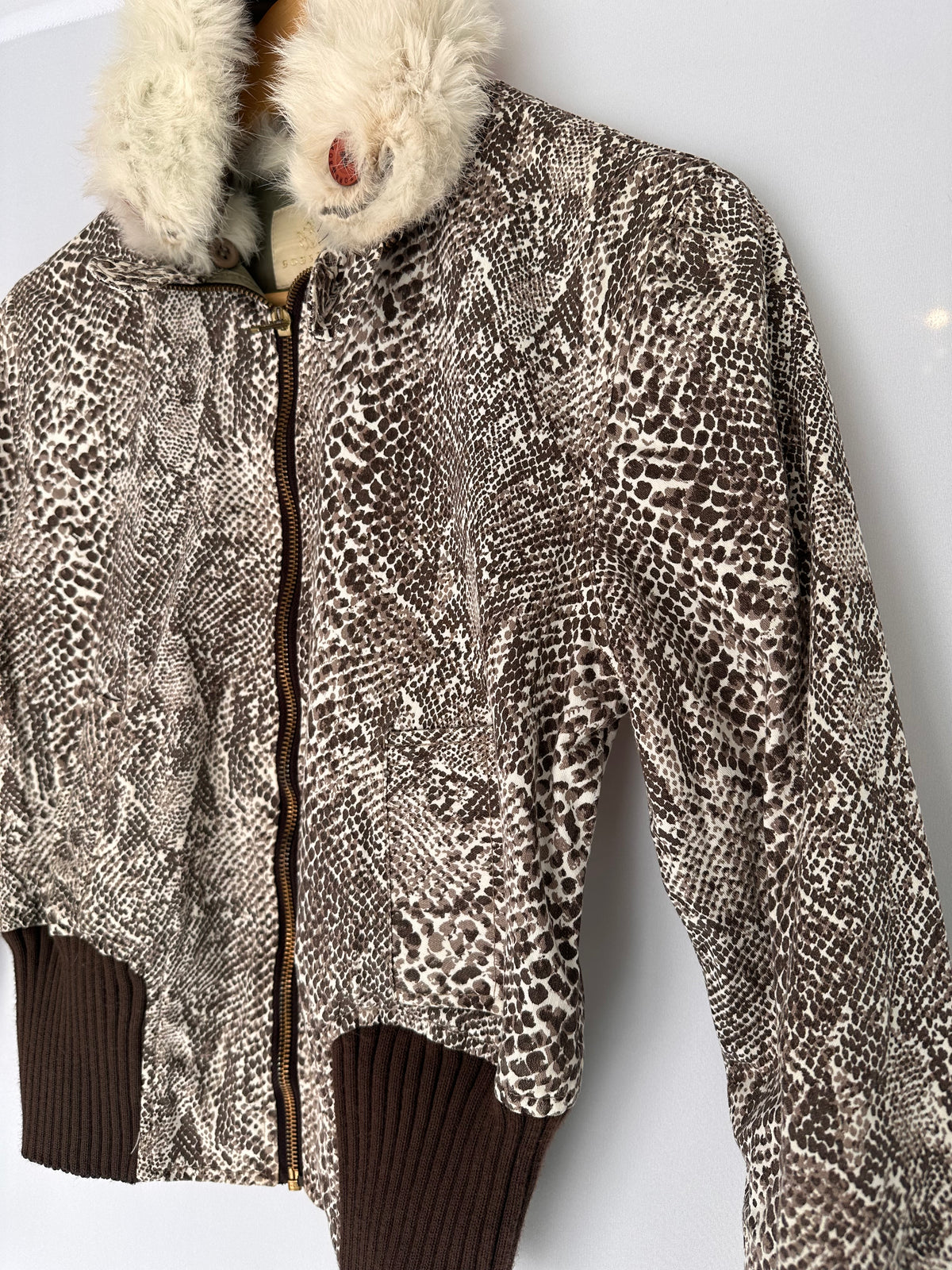 Bobstore · Casaco bomber com gola de pelinhos – animal print cobra – Tam. P