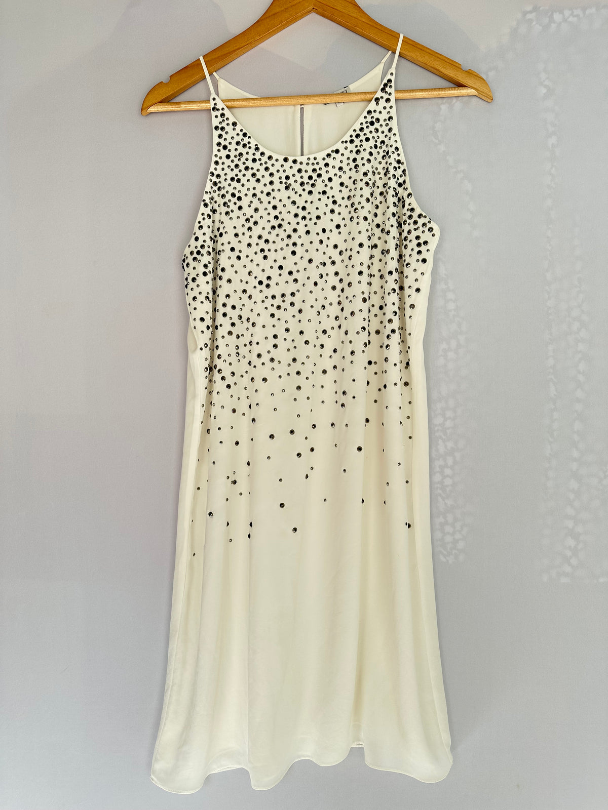 Le Lis Blanc · Vestido curto com aplicações de brilho