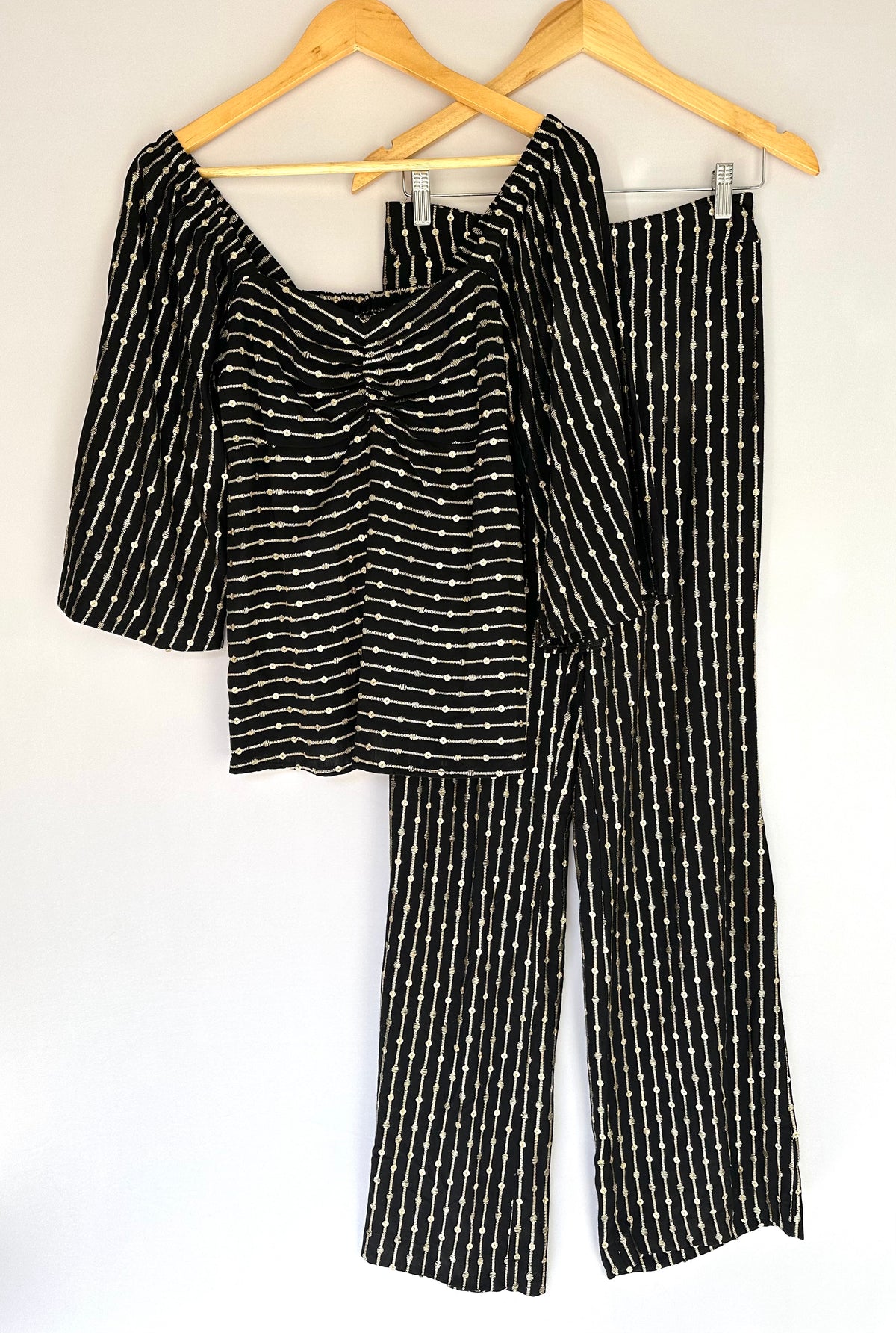 Ideologic · Blusa bordada com dourado conjunto