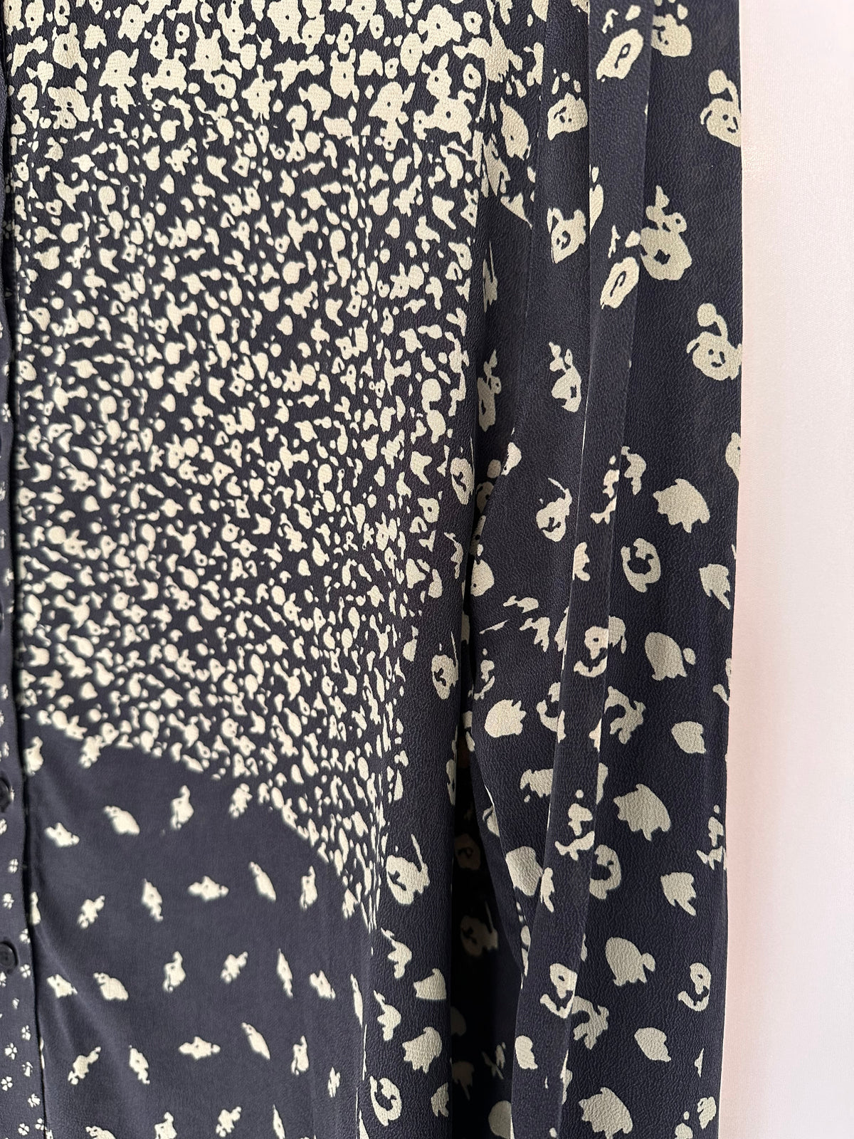 Nv · Camisa – marinho com florzinhas – Tam. GG