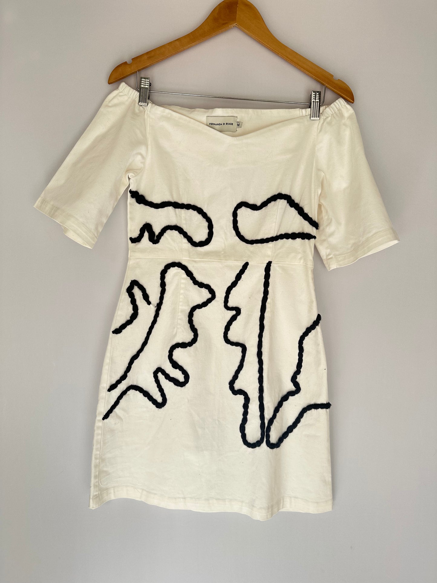 Fernanda Di Biase · Vestido curto bordado