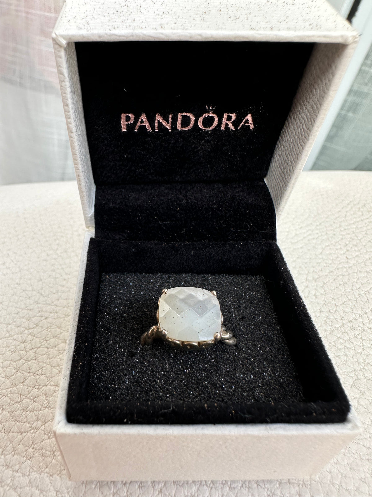 Pandora · Anel em prata com madrepérola