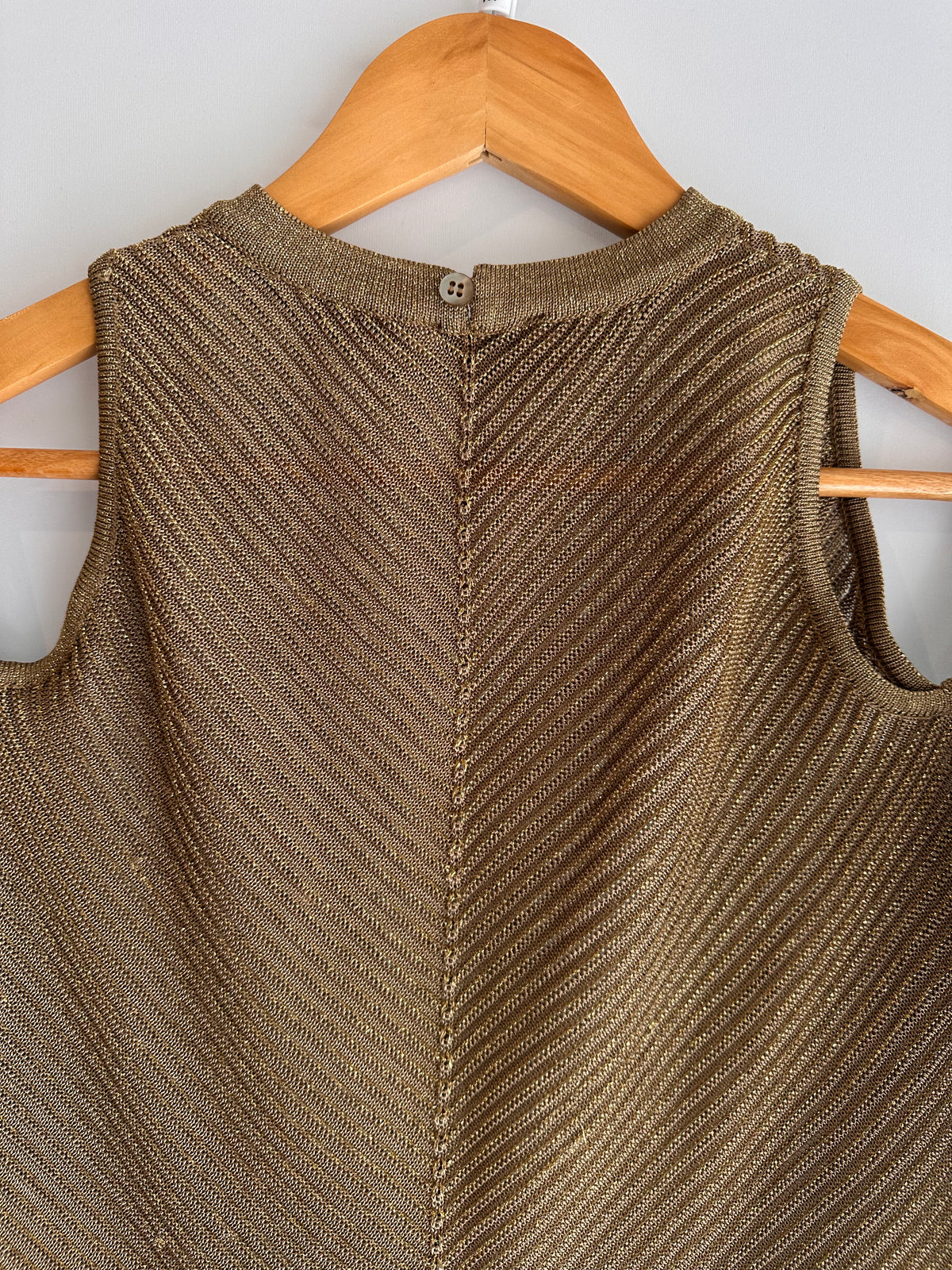 Lafort · Blusa manga longa com vazado nos ombros – dourado – Tam. P