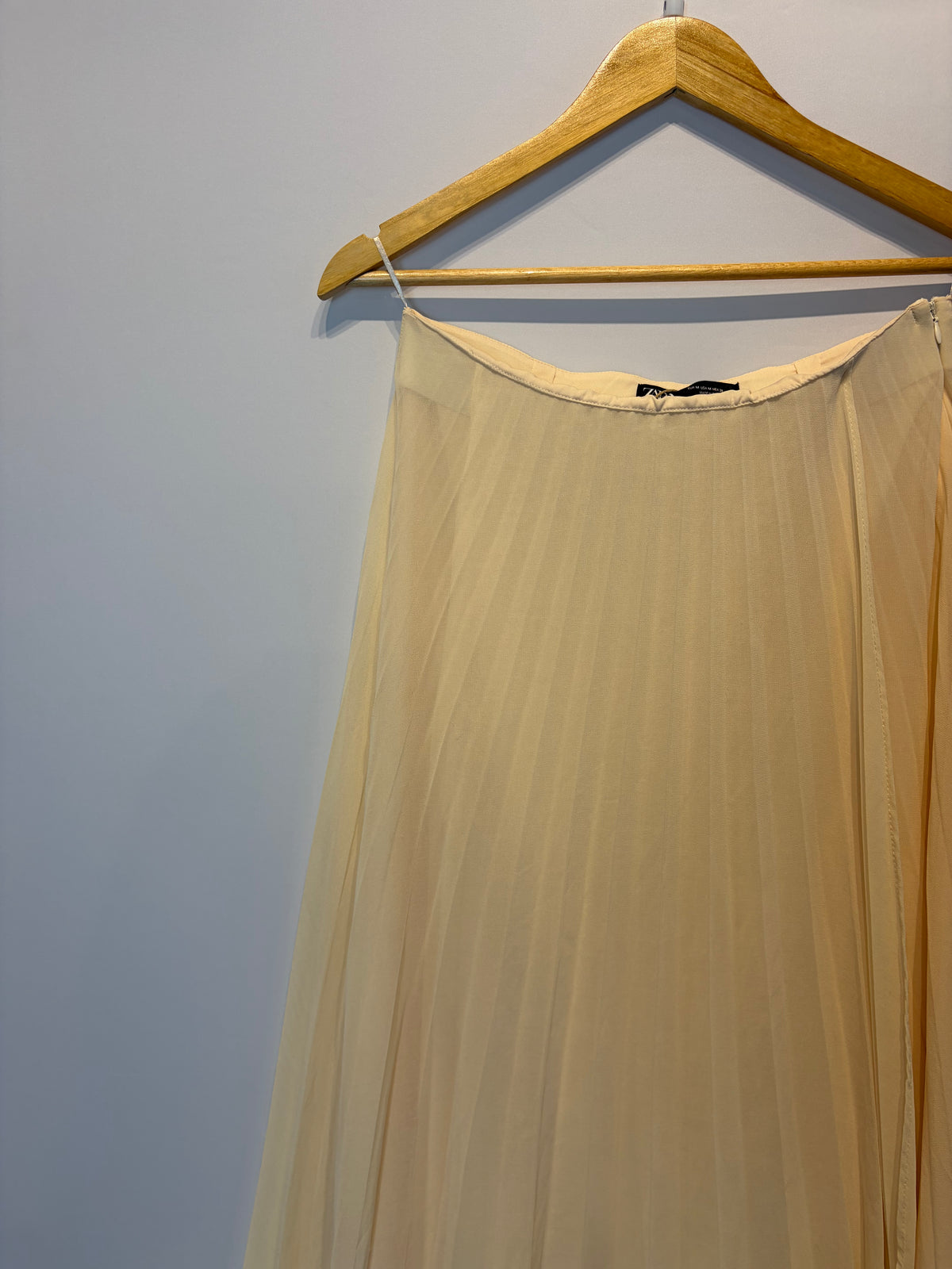 Zara · Saia midi plissada