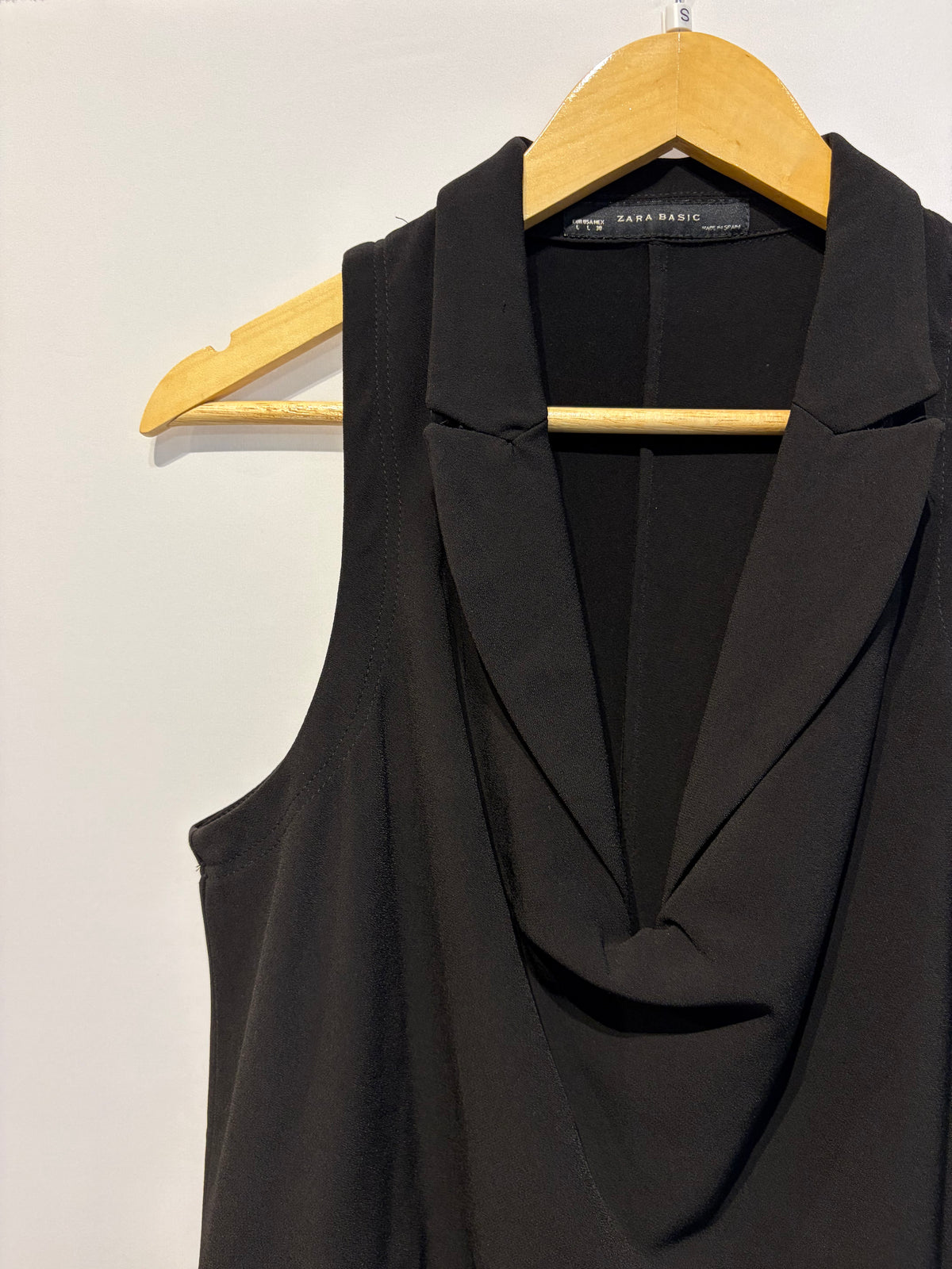 Zara · Vestido curto sem manga