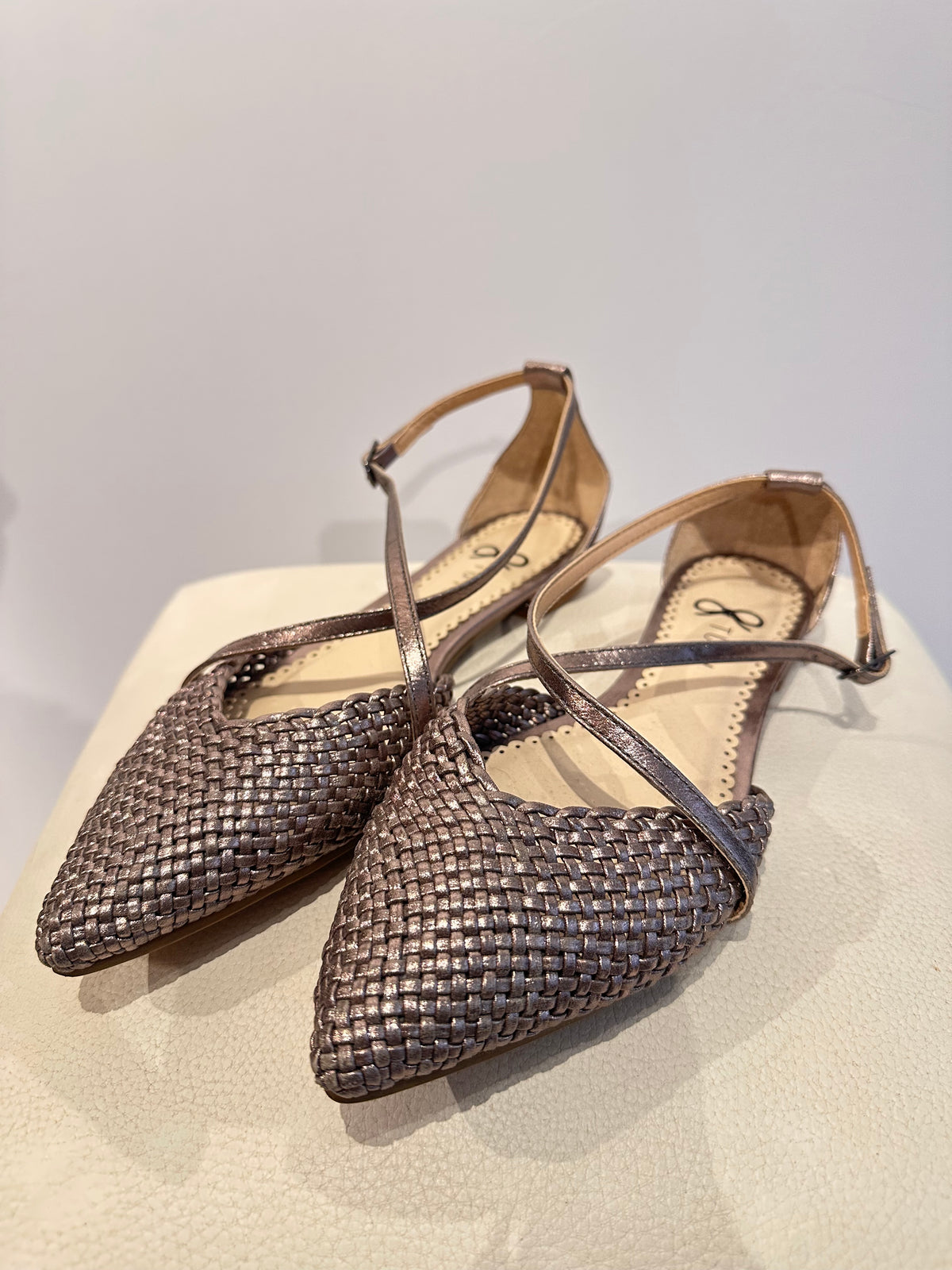 Tutu · Sapatilha em tressê dourado 36