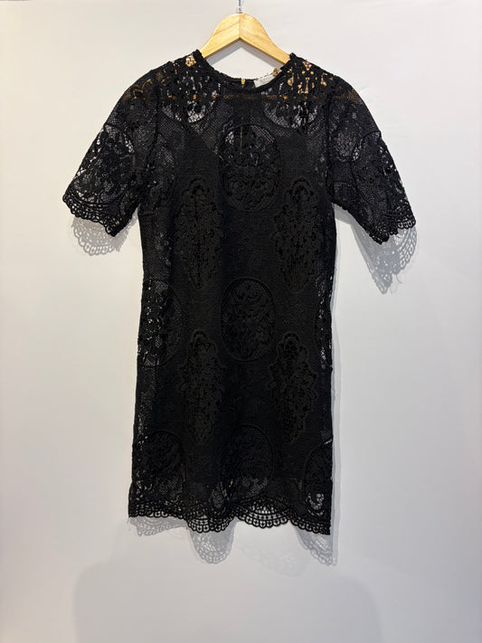 Outra · Vestido em renda com combinação Krishna