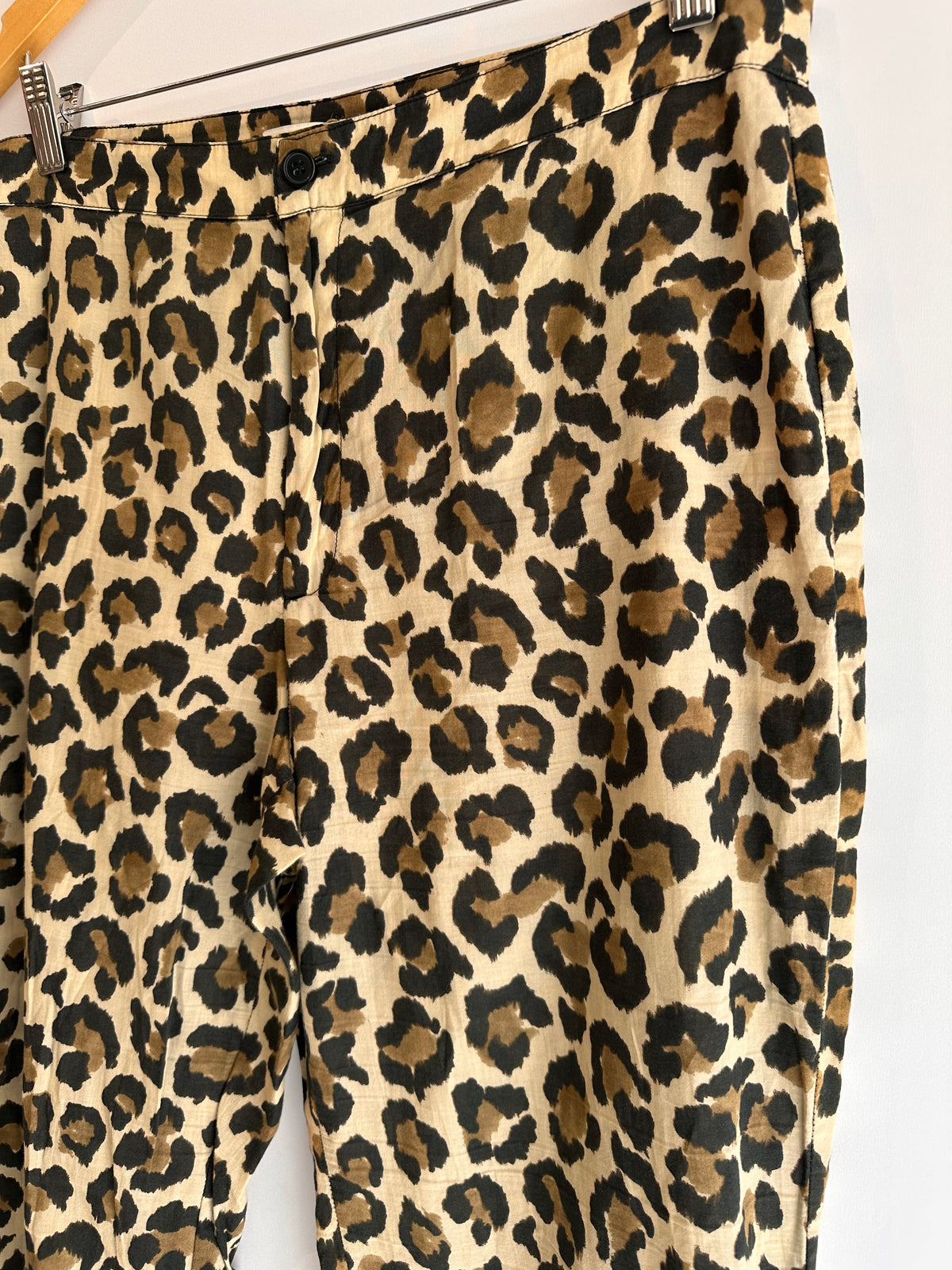 Zara · Calça reta animal print – fundo bege estampa onça – Tam. G