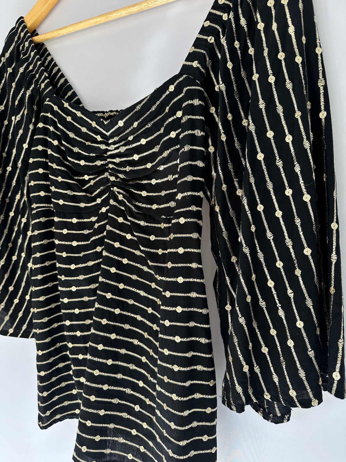 Ideologic · Blusa bordada com dourado conjunto