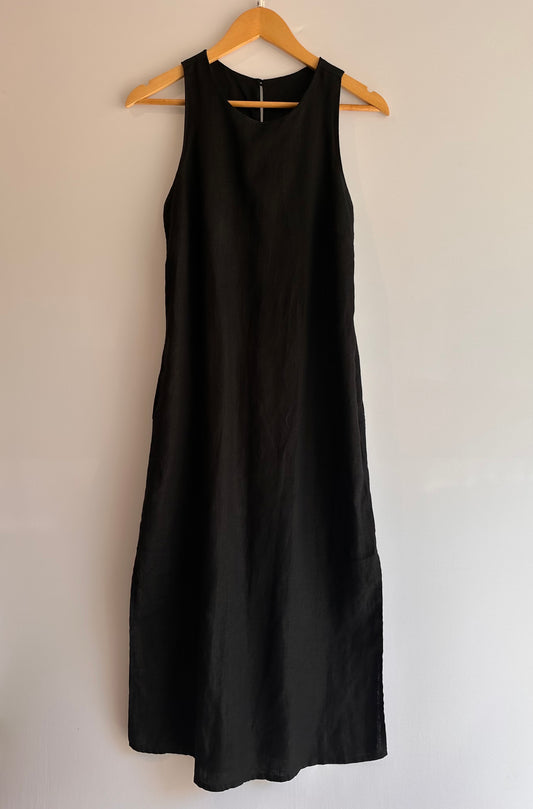 Outra · Vestido longo sem manga. Marca Detrave