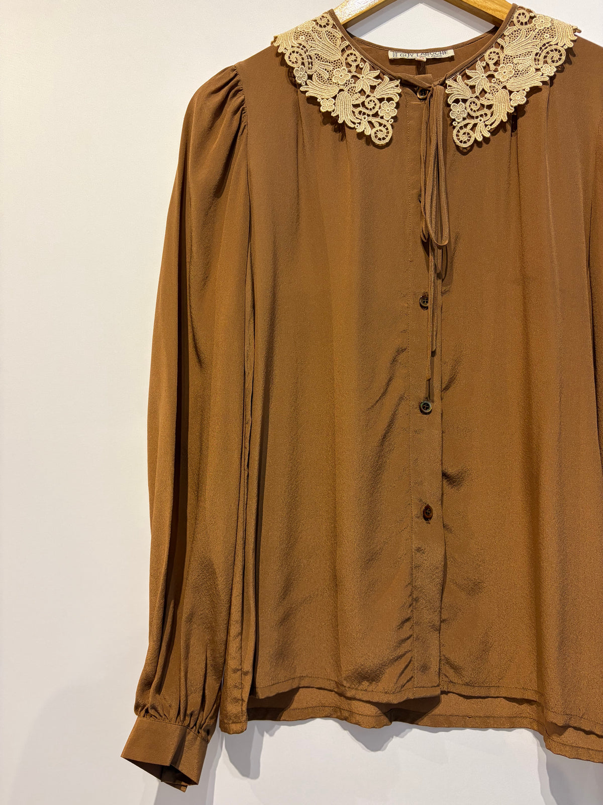 Outra · Blusa tipo bata Guy Laroche