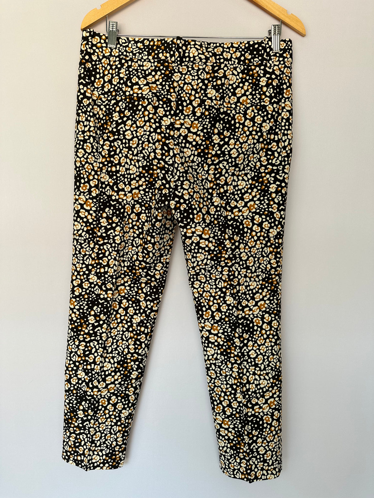 Zara · Calça estampada – fundo preto com estampa – Tam. M