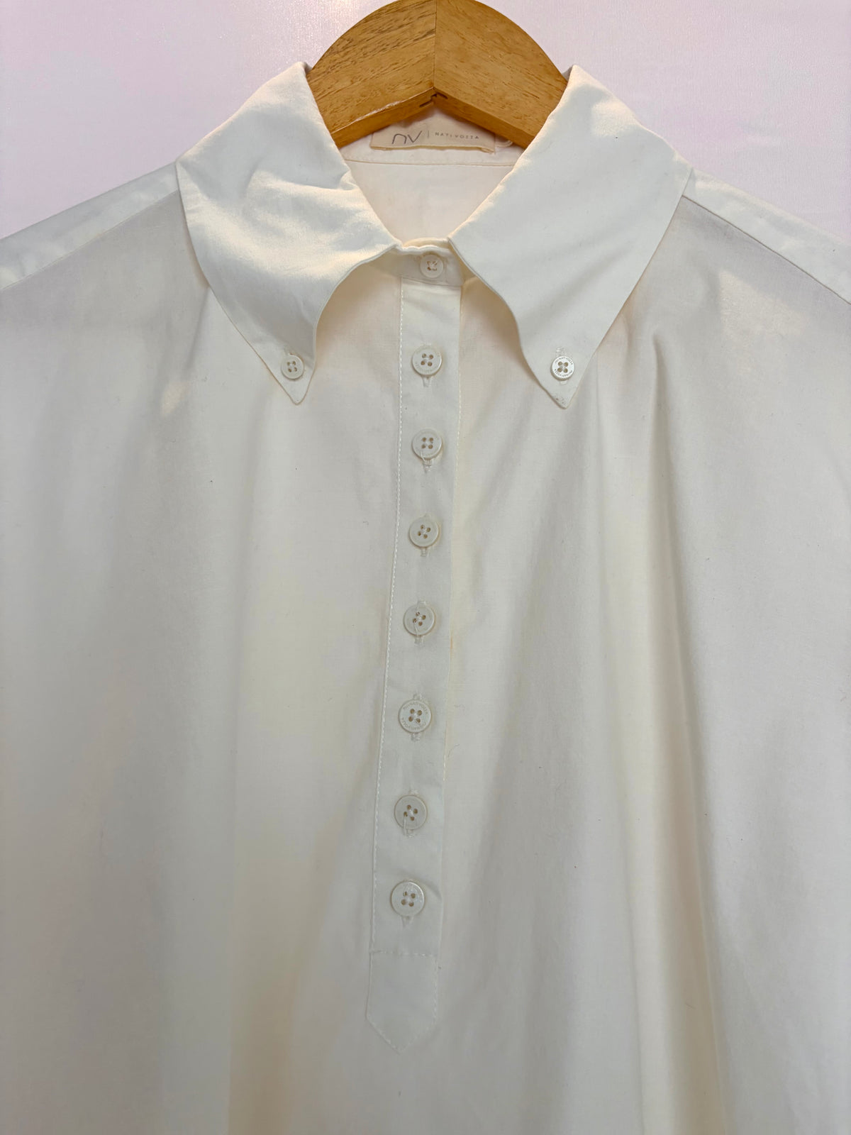 Nv · Camisa