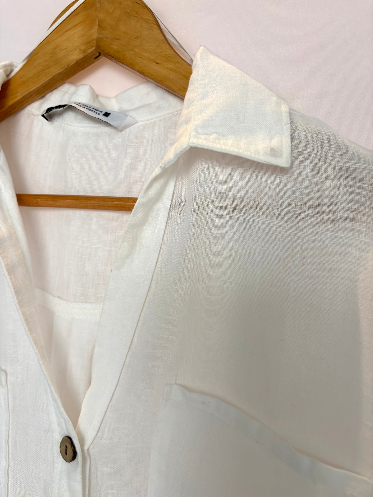 Zara · Camisa curta com botões em madeira