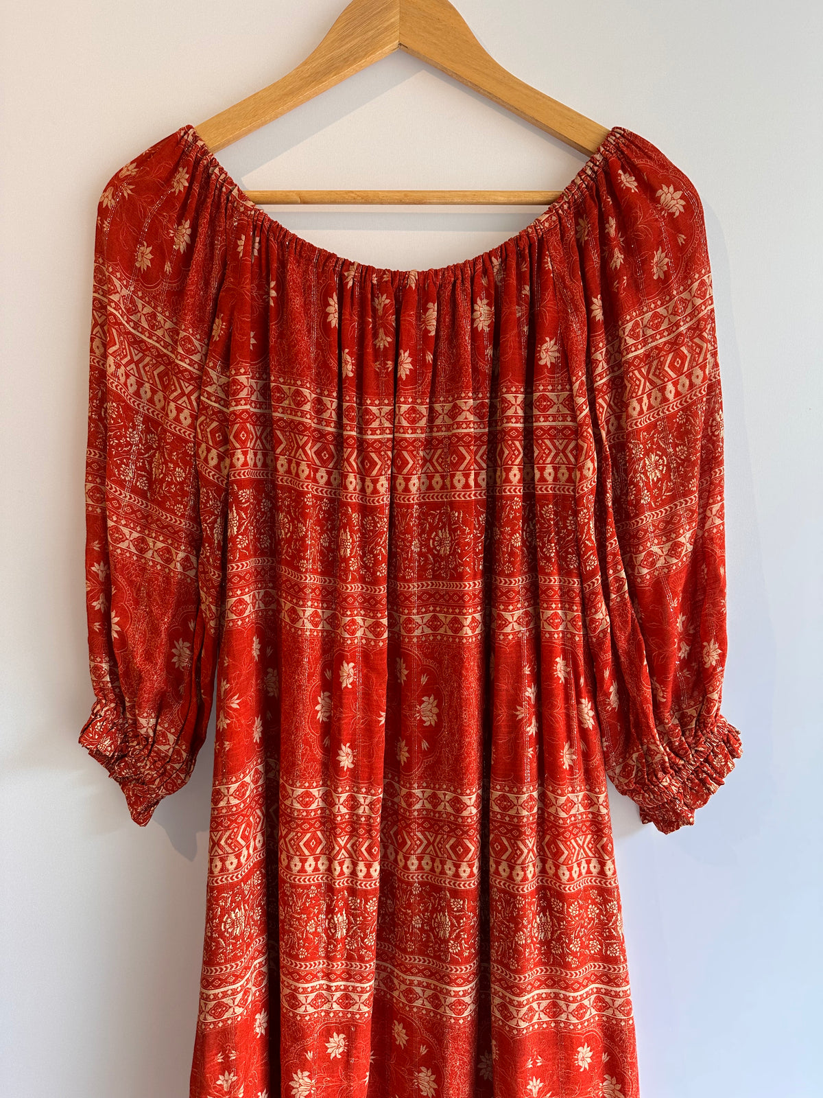 Maria Filó · Vestido longo estilo ciganinha – vermelho com lurex dourado – Tam. P