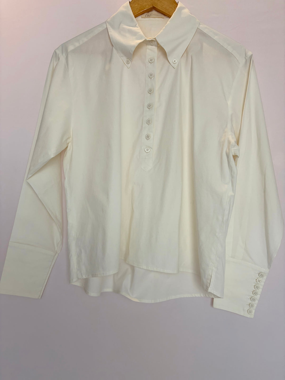 Nv · Camisa