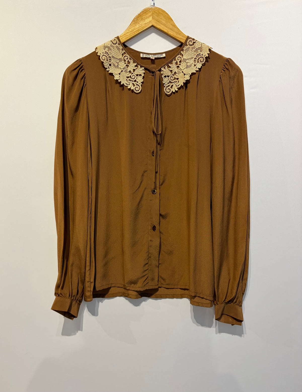 Outra · Blusa tipo bata Guy Laroche