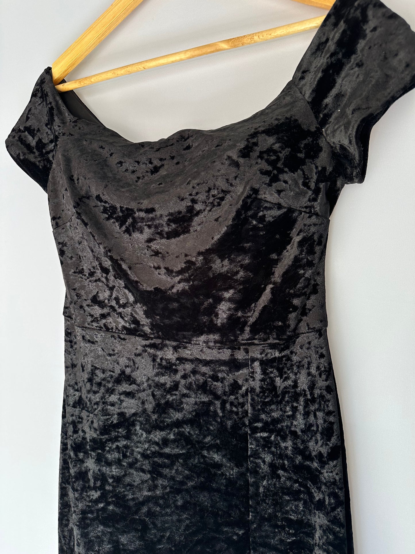 Guess · Vestido midi ombro a ombro veludo