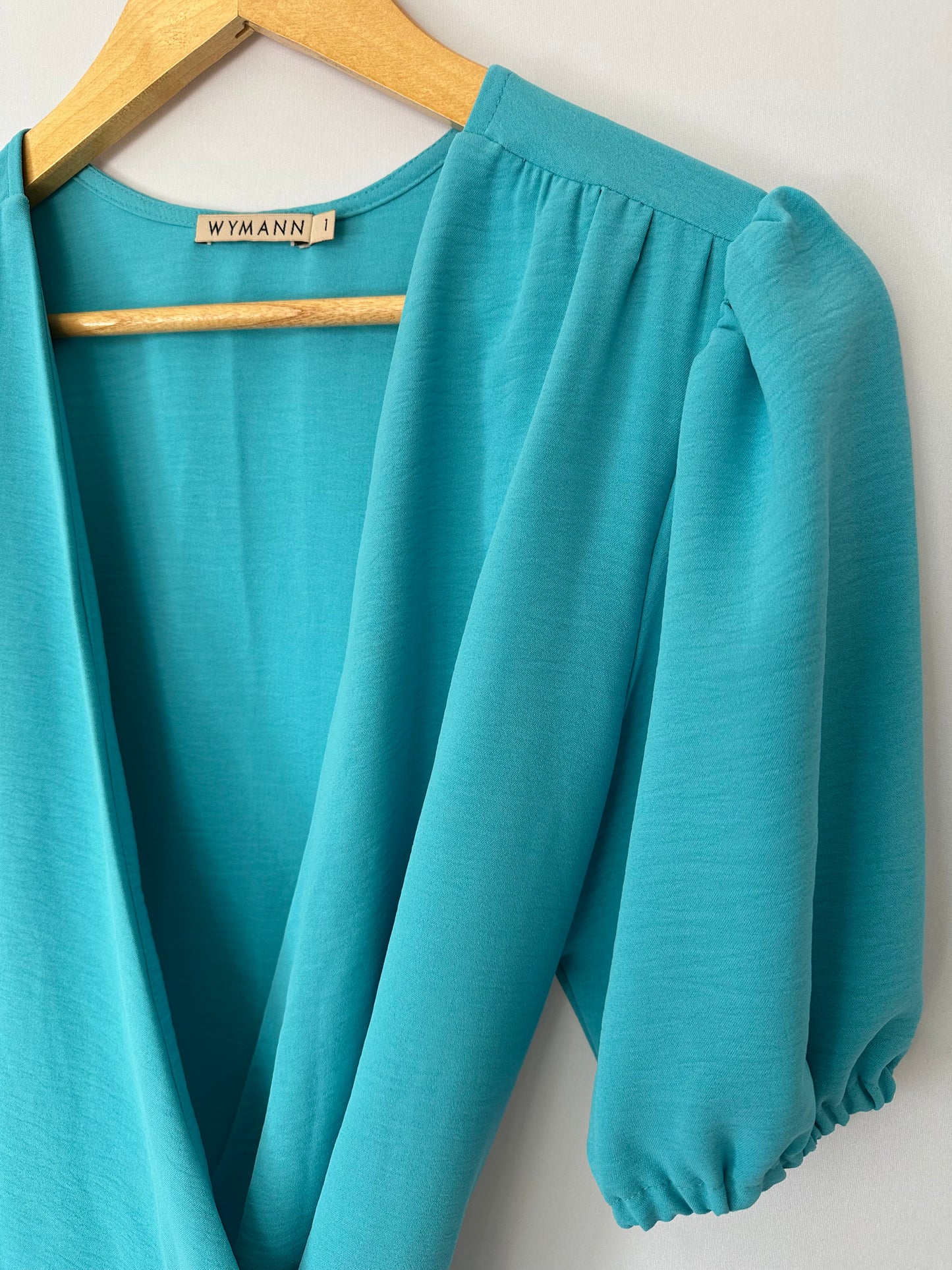 Wymann · Blusa transpassada mangas bufantes