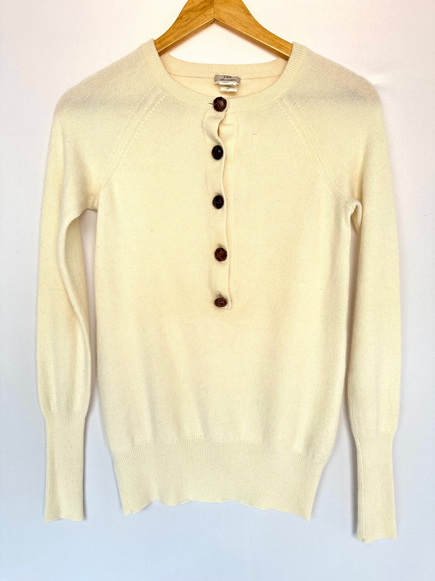J. Crew · Cardigan com botão de couro