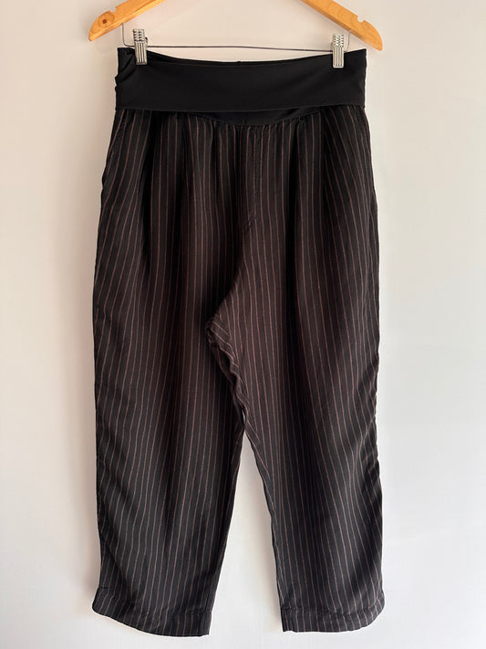 Outra · Calça com cos alto em malha. Marca Hei Hei