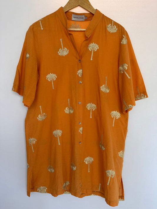 Fernanda Di Biase · Camisa bordada coqueiros