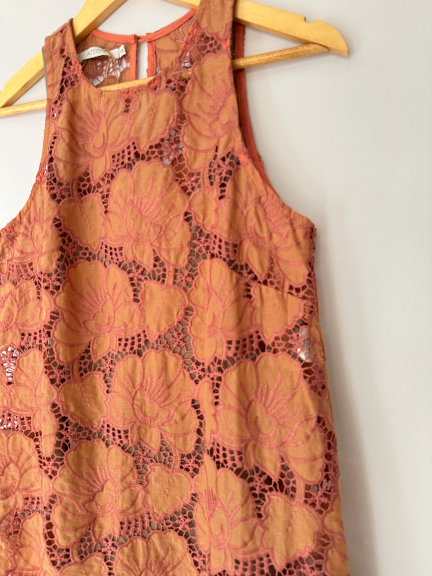 Ateen · Vestido curto em renda