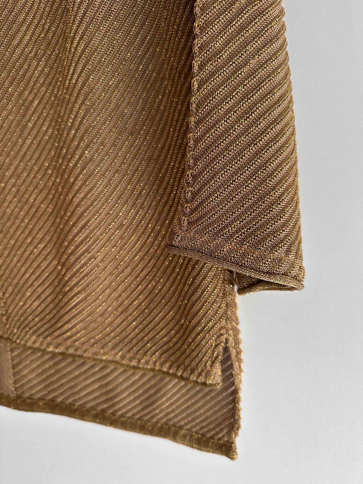 Lafort · Blusa manga longa com vazado nos ombros – dourado – Tam. P
