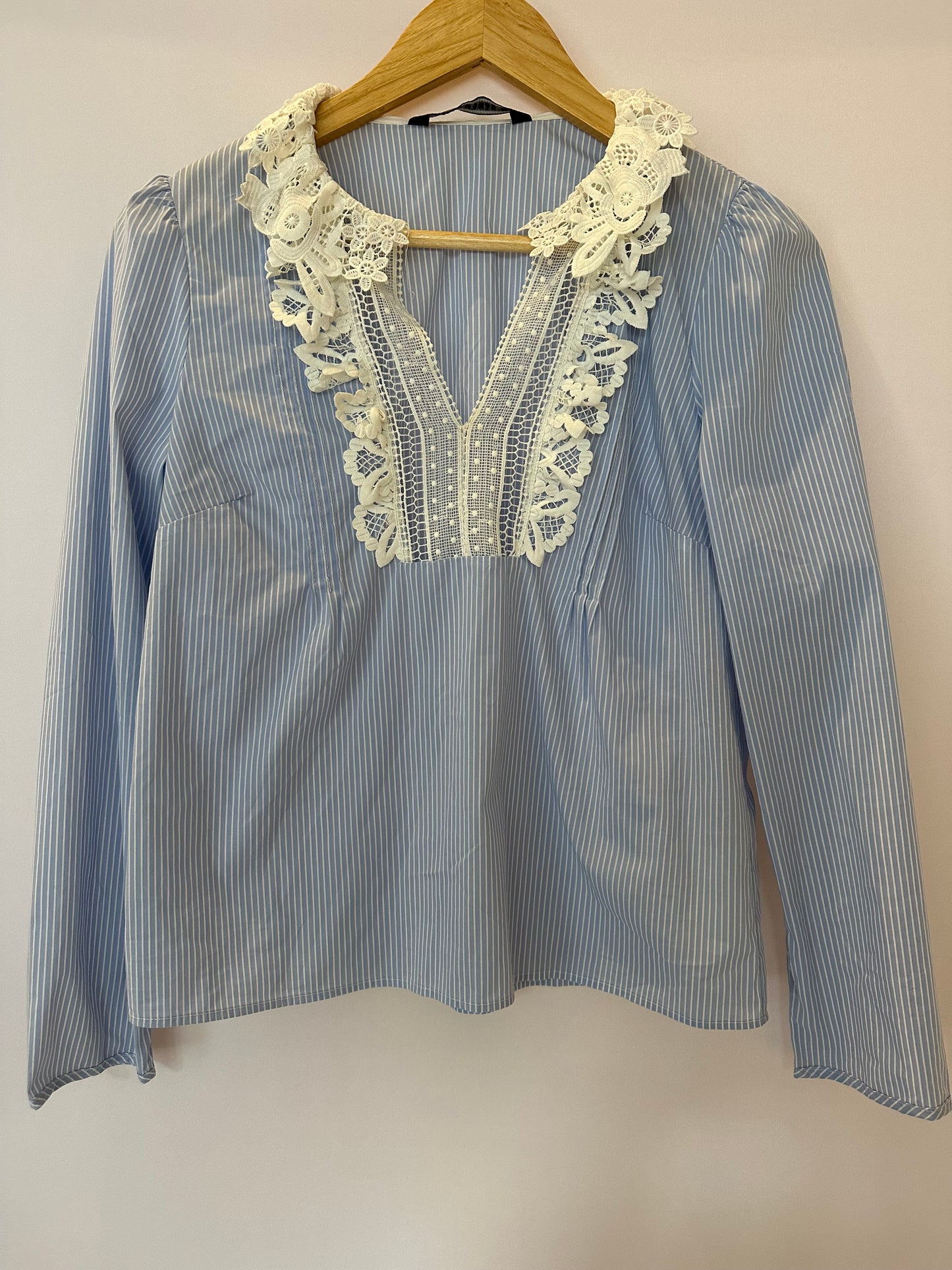 Zara · Blusa com gola em renda