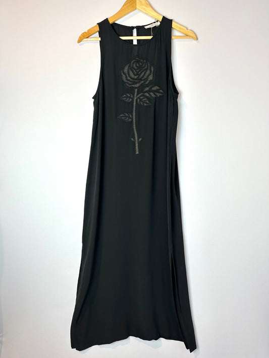 Ateen · Vestido longo com bordado de uma flor