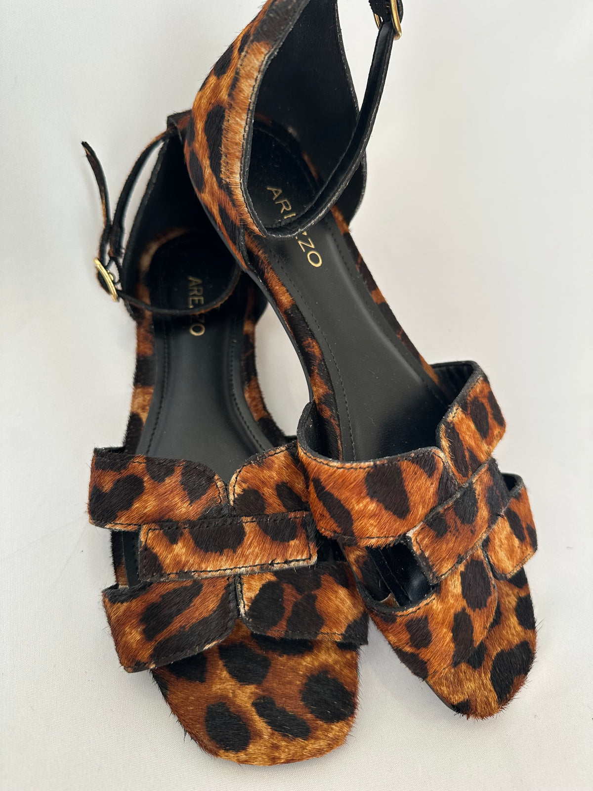 Arezzo · Sandália animal print 35