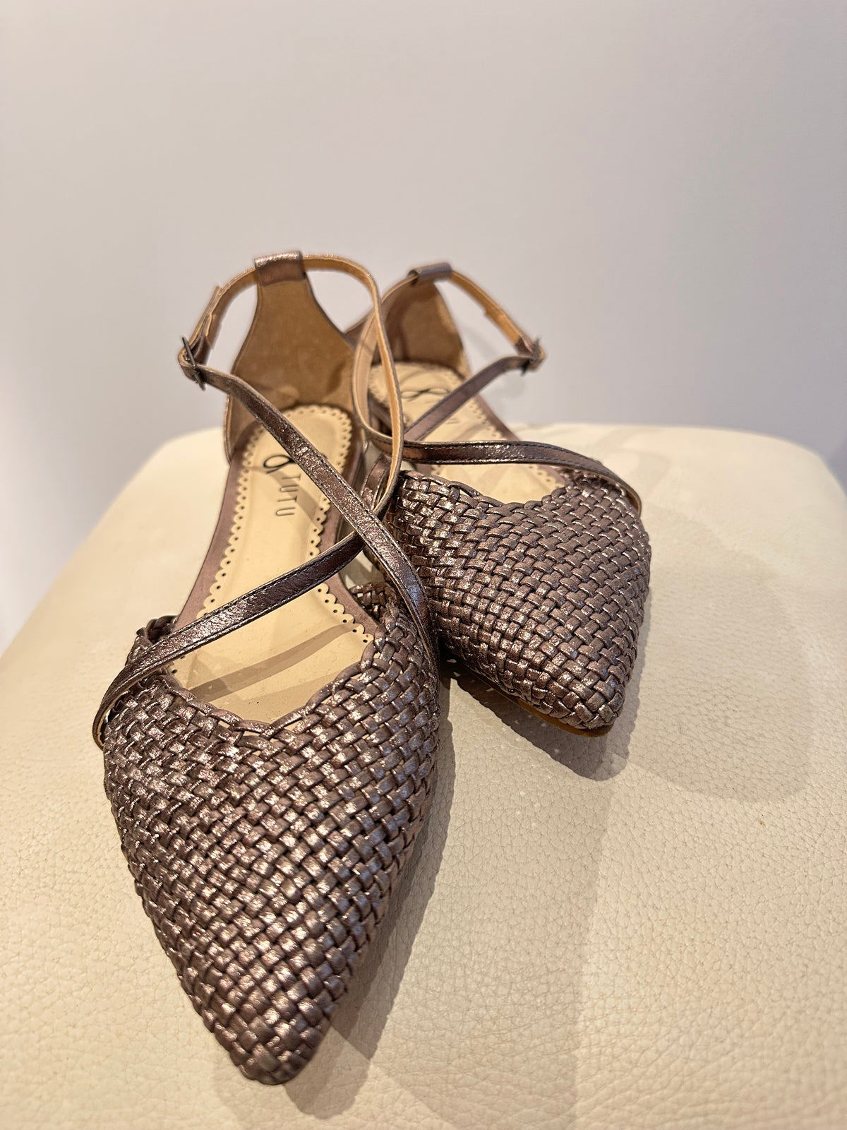 Tutu · Sapatilha em tressê dourado 36