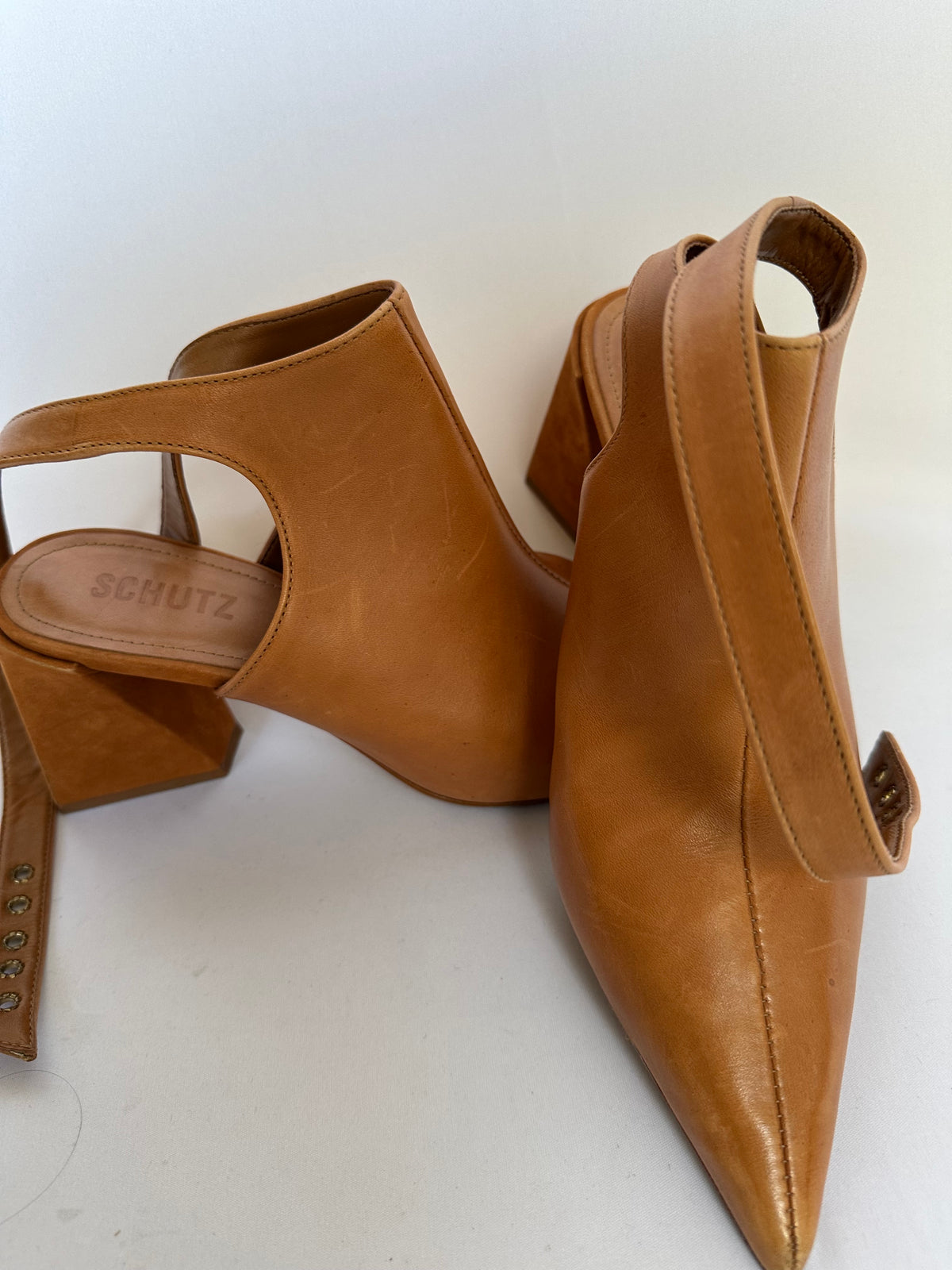 Scarpin fechado 37 – caramelo