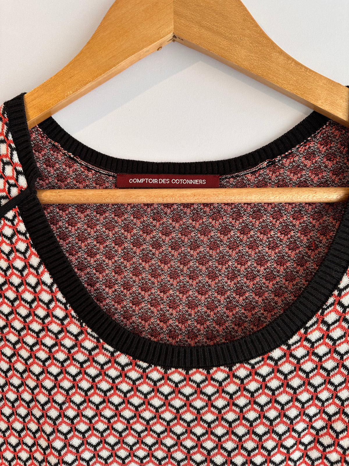 Comptoir Des Cotonniers · Blusa meia manga tricô – bege, vermelho e marinho – Tam. M
