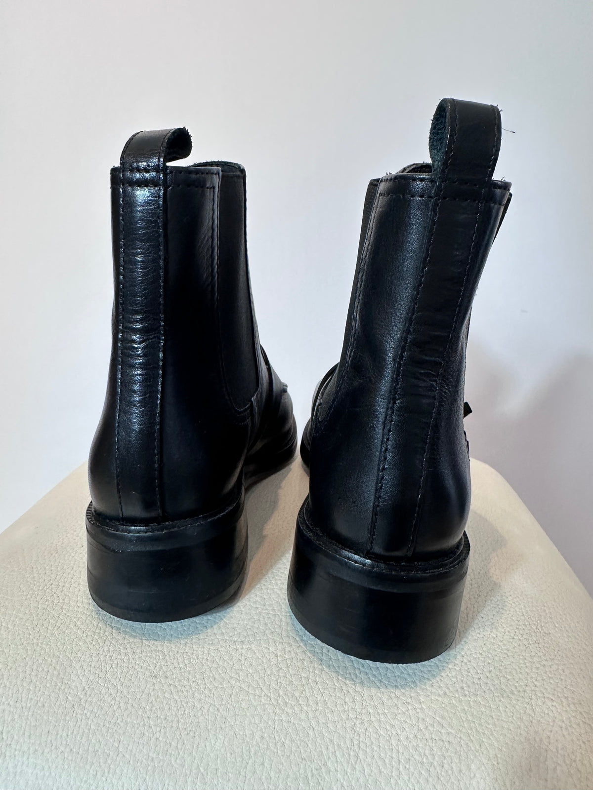 Paula Torres · Bota cano curto 37 – preta